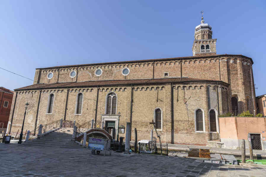 Italia - Venecia 306 - isla de Murano - iglesia arciprestal de San Pedro Mártir.jpg